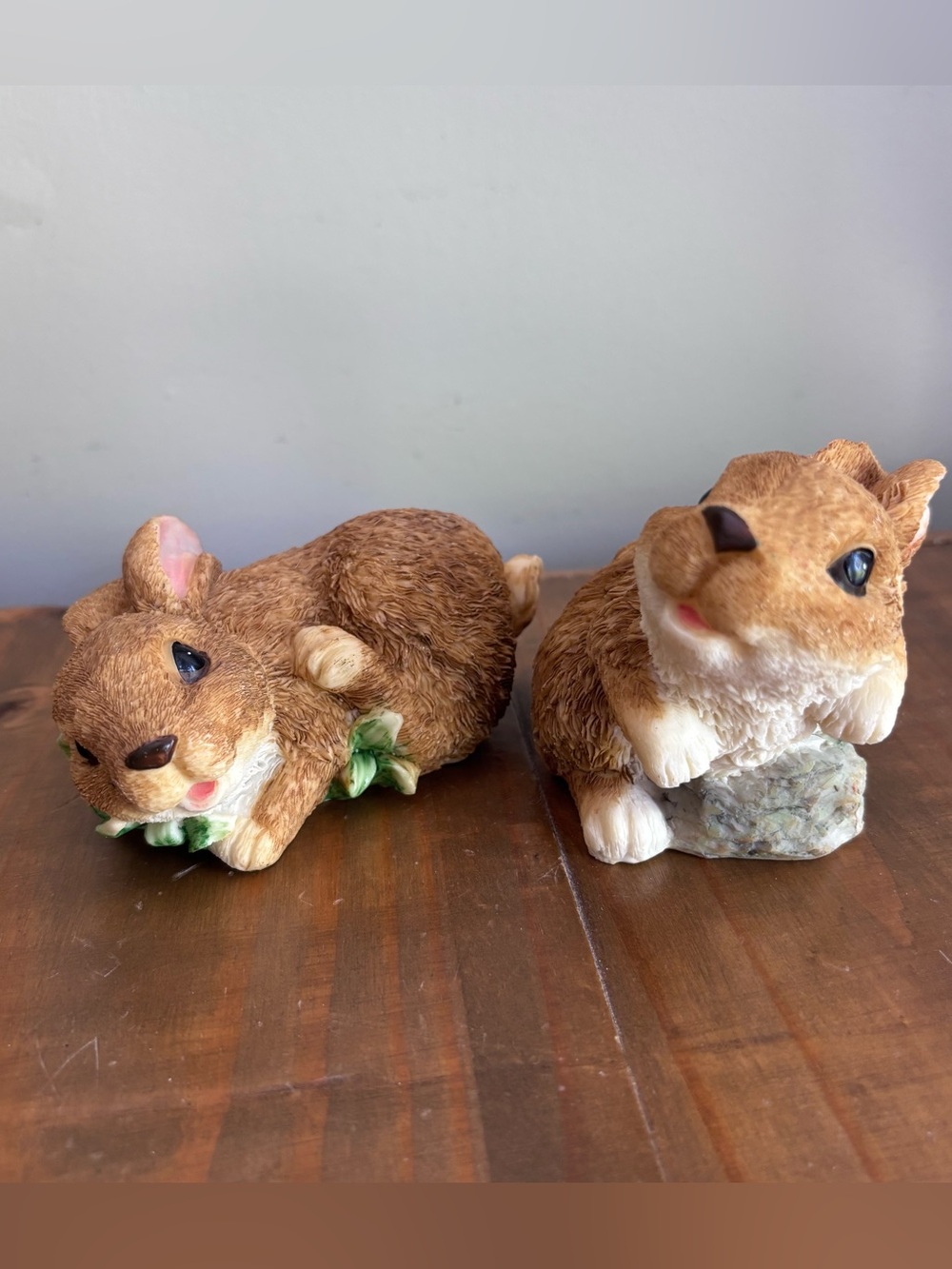 Vintage K's Collection Bunny Rabbit Resin Figurines Statues-Flowers-Set of 2